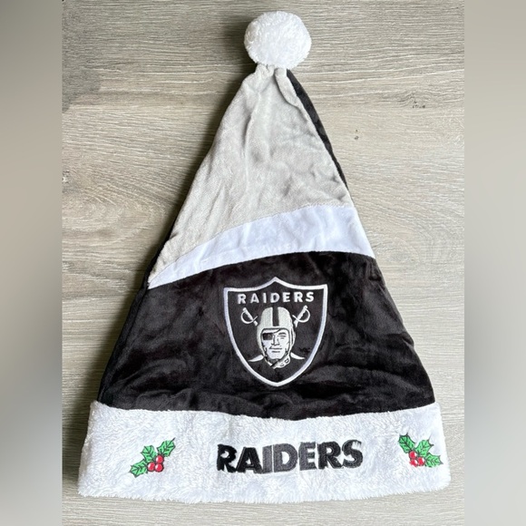 Las Vegas Raiders NFL Christmas Santa Hat - Picture 1 of 3